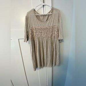 Float top great for jeans or leggings.